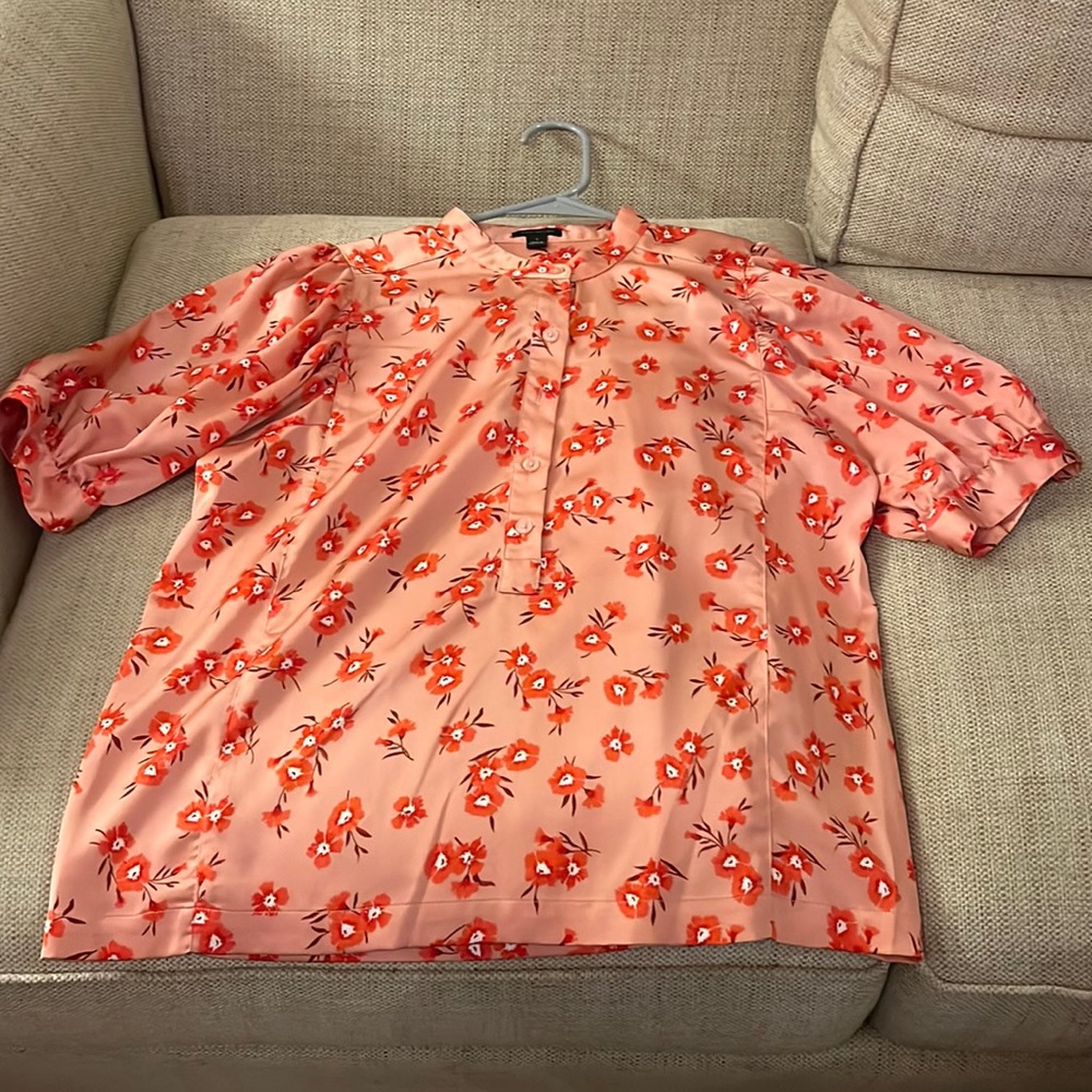Ann Taylor shirt. Size S